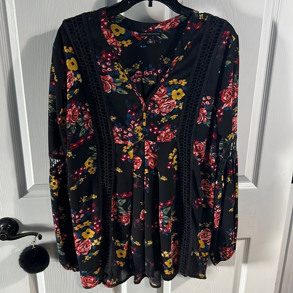 Black floral blouse xl